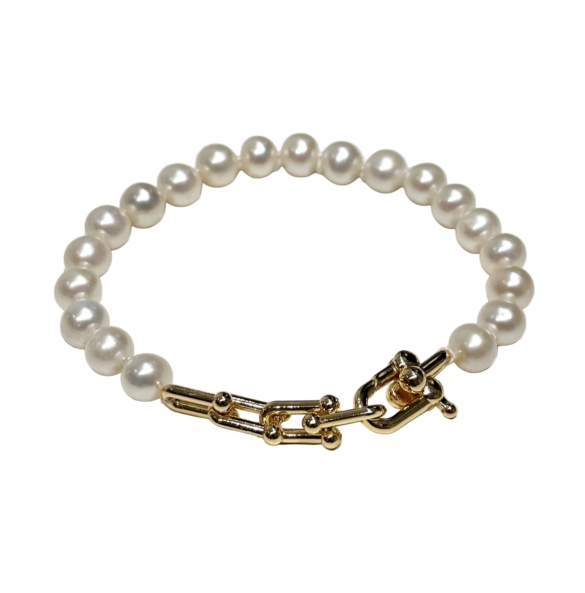 Pearl Bracelet with Chain Detail
